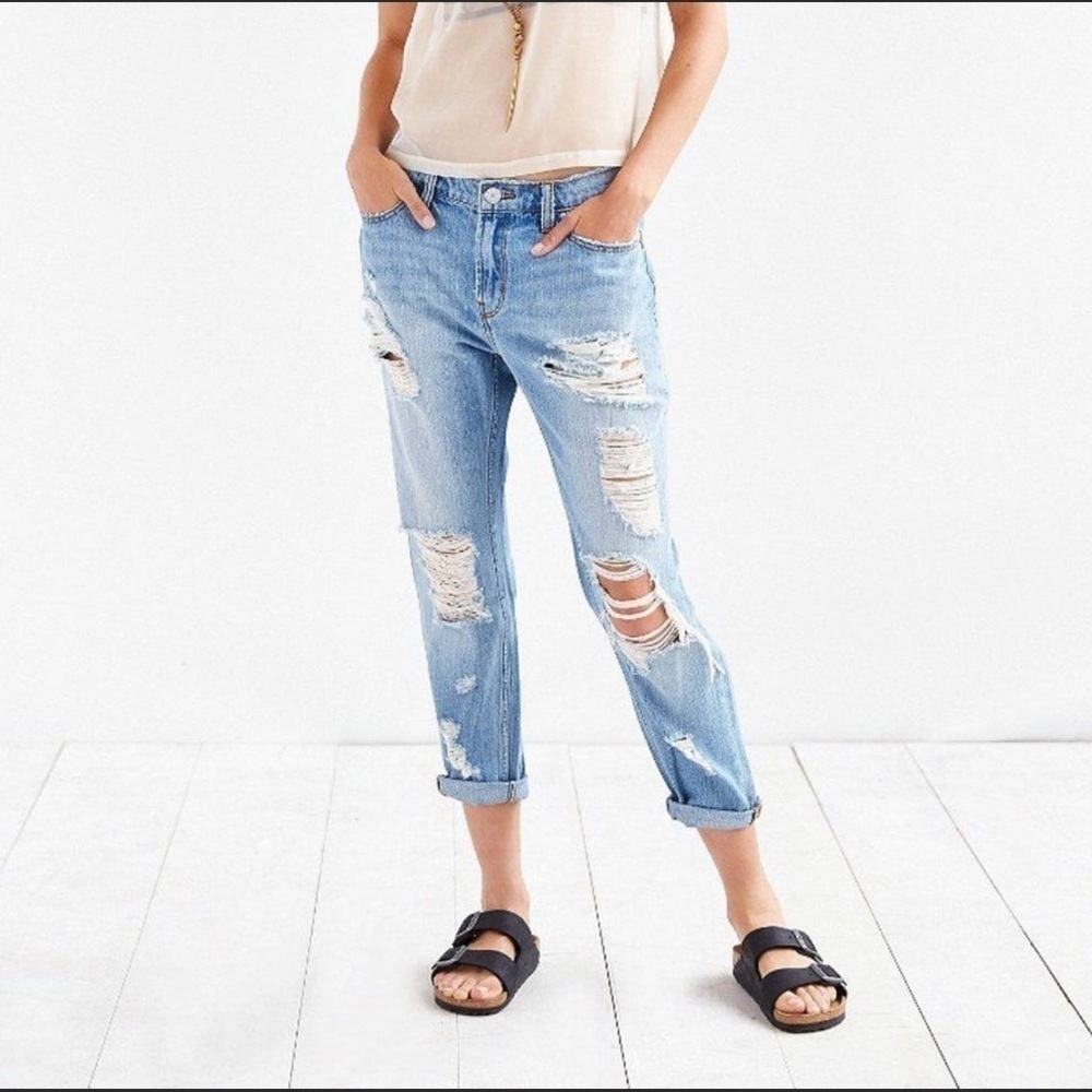 BDG Slim-Fit Destroyed Boyfriend Jean Size 27W